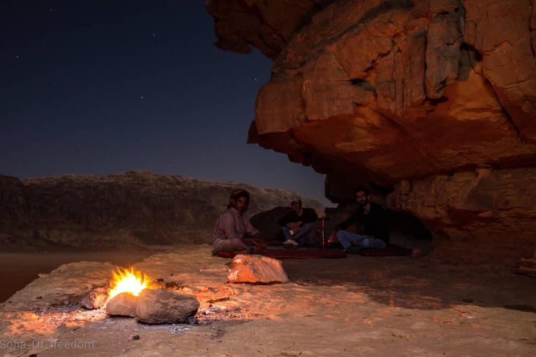 Отель Bedouin Memories Camp Вади-Рам Экстерьер фото